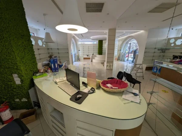 Tirane, shitet Kati 0, 110 m² 460.000 € (Komuna e Parisit)