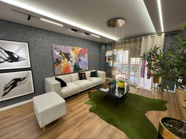 Tirane, shitet apartament 2+1 Kati 3, 110 m² 250.000 € 