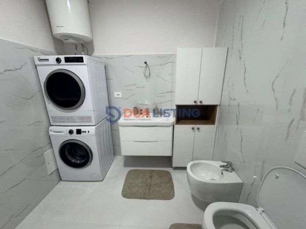 Tirane, jap me qera apartament 1+1 Kati 5, 70 m² 700 € (Xhamia e Tabakeve)