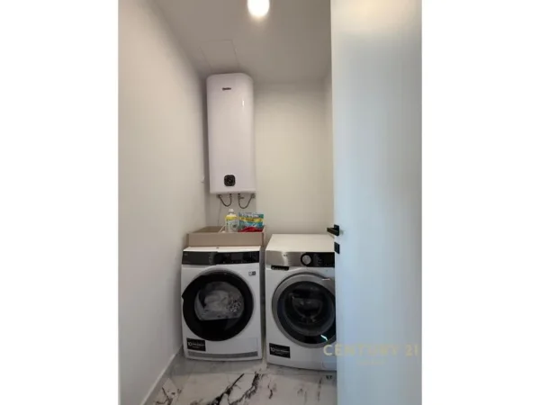 Tirane, jepet me qera apartament 2+1 Kati 6, 133 m² 3.000 € (Liqeni Tiranes)