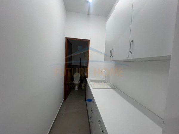 Tirane, jepet me qera ambjent biznesi Kati 1, 125 m² 1.000 € (LAPRAKE)