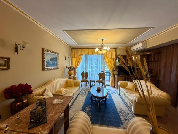 Tirane, jepet me qera apartament 2+1+Ballkon Kati 5, 900 € (Libri Universitar)