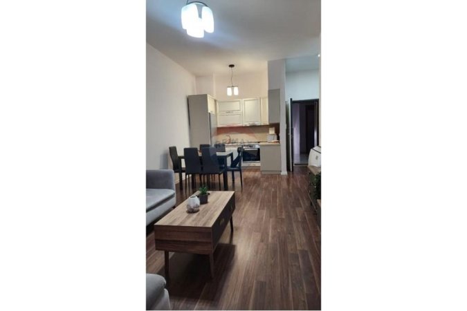Tirane, jepet me qera apartament 1+1+Ballkon , 80 m² 850 € (Rruga e Kavajes,Kompleksi Delijorgji)