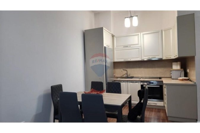 Tirane, jepet me qera apartament 1+1+Ballkon , 80 m² 850 € (Rruga e Kavajes,Kompleksi Delijorgji)