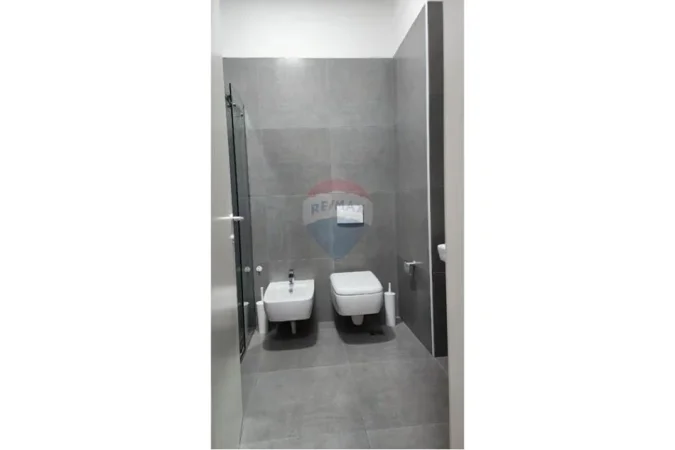 Tirane, jepet me qera apartament 1+1+Ballkon , 80 m² 850 € (Rruga e Kavajes,Kompleksi Delijorgji)