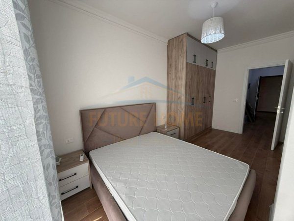 Tirane, jepet me qera apartament 1+1 Kati 4, 65 m² 450 € (Ish Dogana)