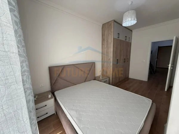 Tirane, jepet me qera apartament 1+1 Kati 4, 65 m² 450 € (Ish Dogana)