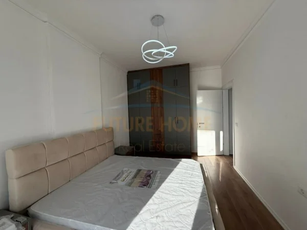 Tirane, jepet me qera apartament 1+1 Kati 4, 67 m² 450 € (Ish Dogana)