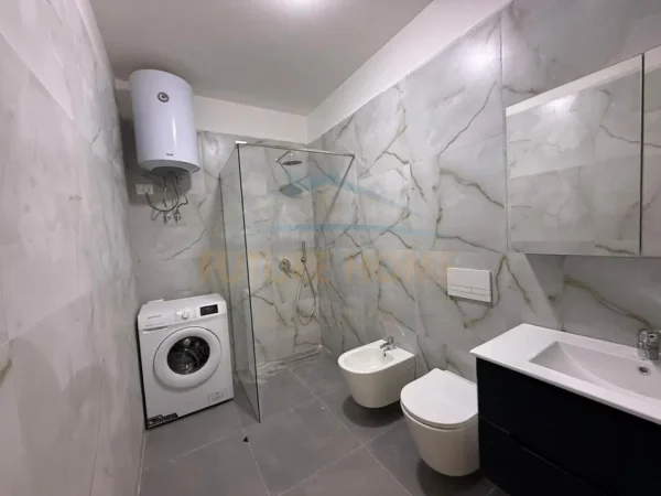 Tirane, jepet me qera apartament 1+1 Kati 4, 67 m² 450 € (Ish Dogana)