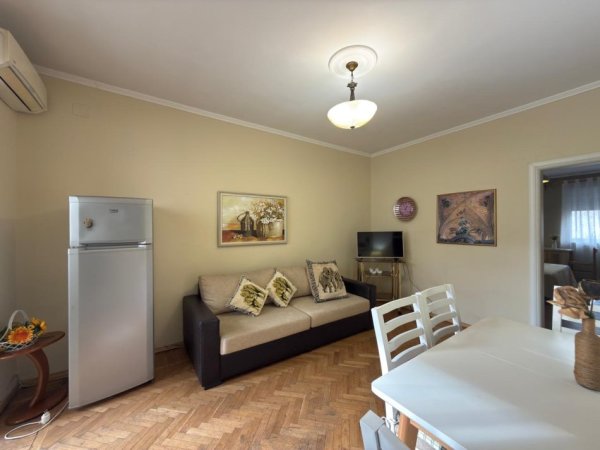 Tirane, jepet me qera apartament 1+1 Kati 2, 70 m² 600 € (Sheshi Skenderbej)