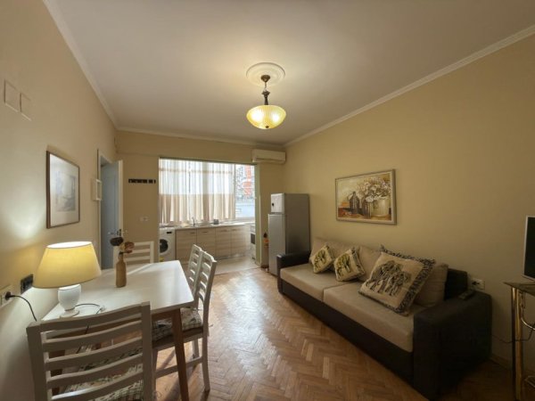 Tirane, jepet me qera apartament 1+1 Kati 2, 70 m² 600 € (Sheshi Skenderbej)