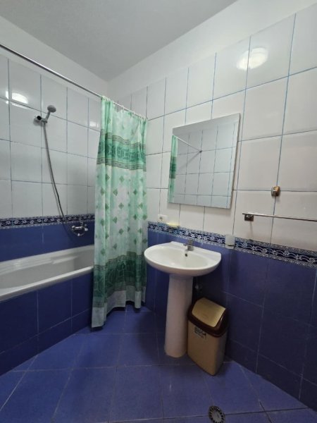 Tirane, jepet me qera apartament 1+1 Kati 6, 65 m² 700 € (Petro Nini)