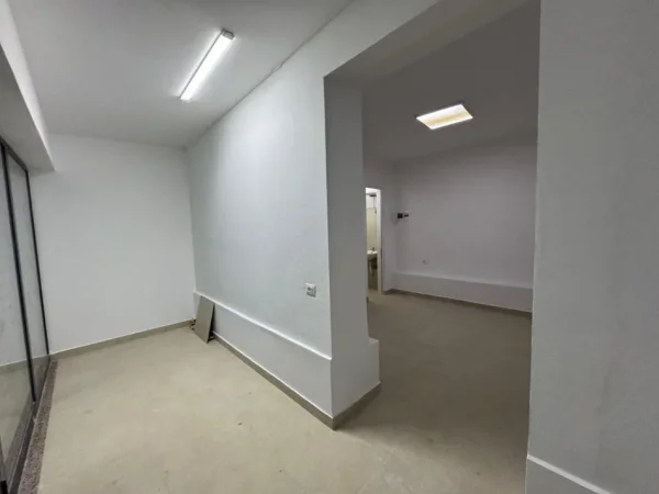 Tirane, shitet ambjent biznesi Kati 0, 72 m² 260.000 € 