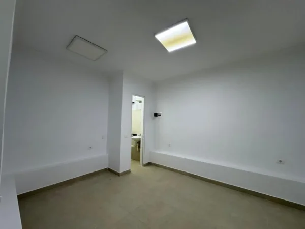 Tirane, shitet ambjent biznesi Kati 0, 72 m² 260.000 € 