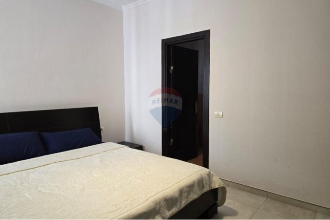 Tirane, jepet me qera apartament 1+1 , 90 m² 600 € (AFER ELEONORES)