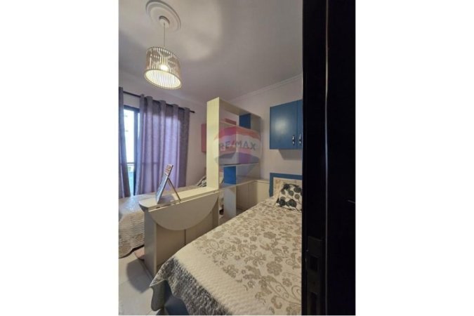 Tirane, jepet me qera apartament 1+1 , 90 m² 600 € (AFER ELEONORES)