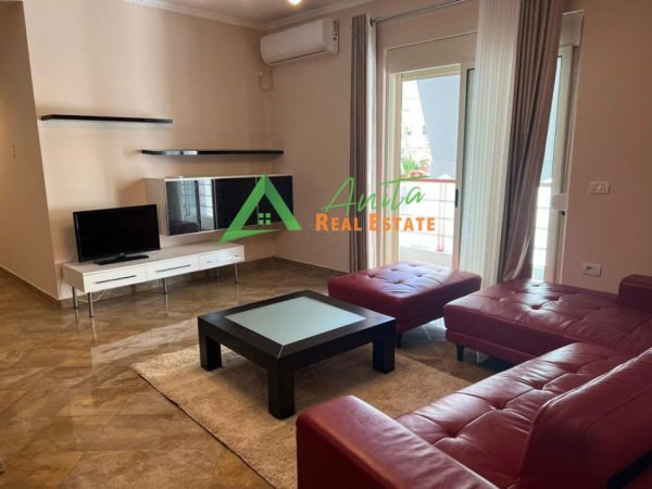 Tirane, jepet me qera apartament 2+1+garazh Kati 2, 120 m² 700 € (Liqeni i Thate)
