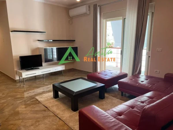 Tirane, jepet me qera apartament 2+1+garazh Kati 2, 120 m² 700 € (Liqeni i Thate)