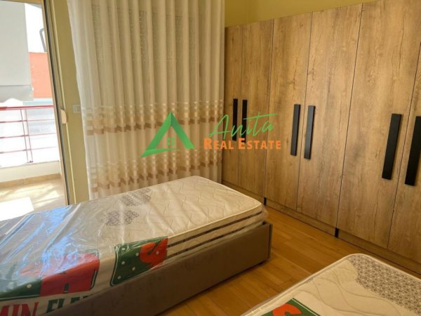 Tirane, jepet me qera apartament 2+1+garazh Kati 2, 120 m² 700 € (Liqeni i Thate)
