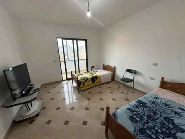 Tirane, jepet me qera apartament 2+1 Kati 2, 140 m² 600 € (SELITE)