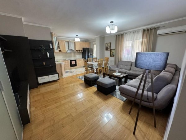 Tirane, jepet me qera apartament 2+1 Kati 5, 107 m² 1.000 € (Prane Air Albania Stadium)