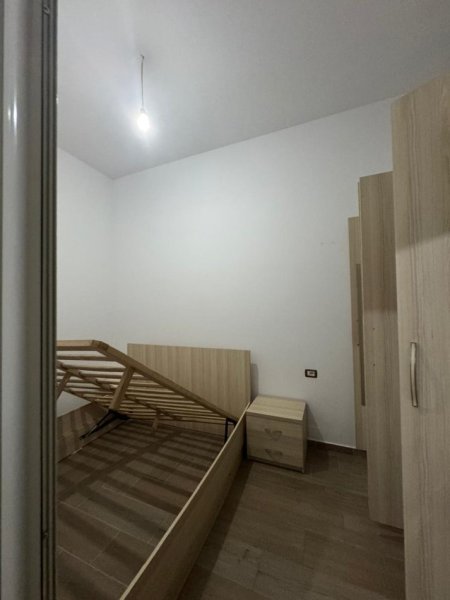 Tirane, jepet me qera apartament 1+1 Kati 1, 50 m² 400 € 