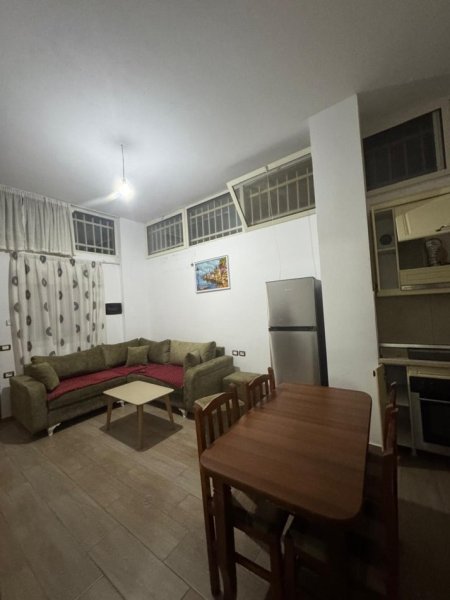 Tirane, jepet me qera apartament 1+1 Kati 1, 50 m² 400 € 