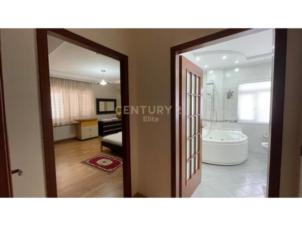 Tirane, jepet me qera apartament 2+1 Kati 5, 180 m² 2.000 € (Sheshi Willson)