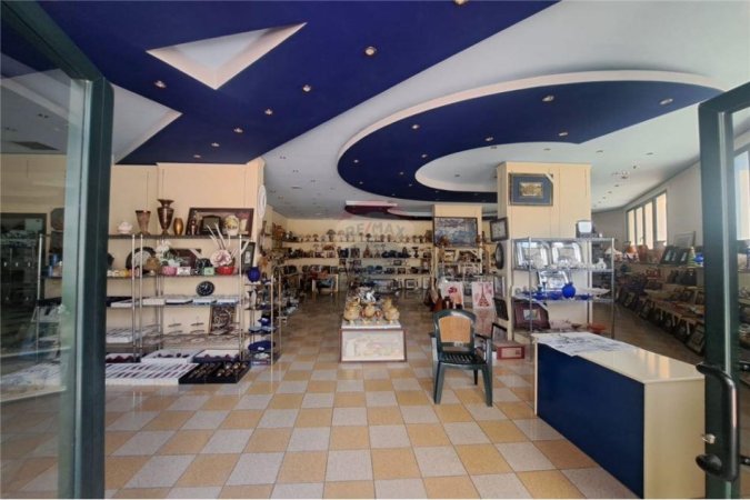 Vlore, jepet me qera ambjent biznesi Kati 2, 249 m² 1.000 € (Pranë Gjimnazit Ali Demi)