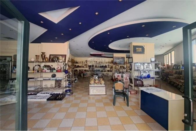 Vlore, jepet me qera ambjent biznesi Kati 2, 249 m² 1.200 € per kate (Pranë Gjimnazit Ali Demi)