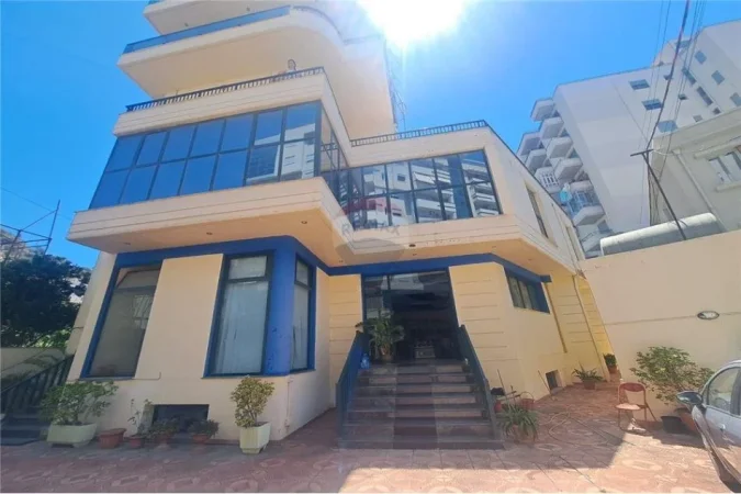 Vlore, jepet me qera ambjent biznesi Kati 2, 249 m² 1.200 € per kate (Pranë Gjimnazit Ali Demi)