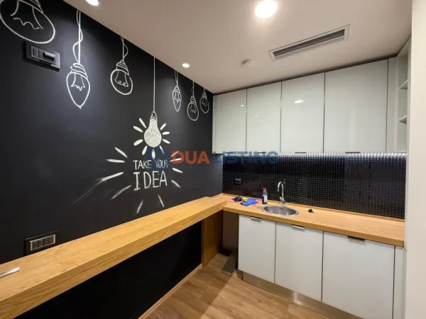 Tirane, jepet me qera zyre Kati 1, 85 m² 1.150 €