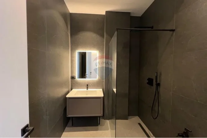 Tirane, jepet me qera Vile 4+1+Ballkon , 400 m² 4.000 € (FOREST RESIDENCE – LIQENI I THATË)