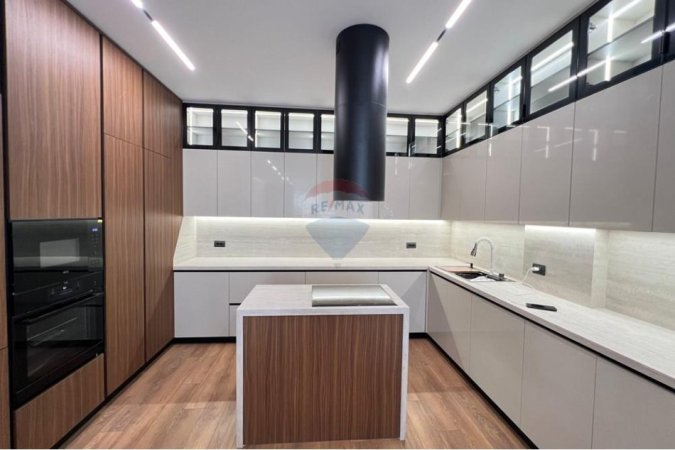 Tirane, jepet me qera Vile 4+1+Ballkon , 400 m² 4.000 € (FOREST RESIDENCE – LIQENI I THATË)