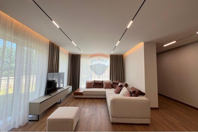 Tirane, jepet me qera Vile 4+1+Ballkon , 400 m² 4.000 € (FOREST RESIDENCE – LIQENI I THATË)