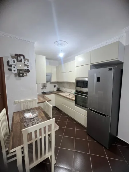 Tirane, jepet me qera apartament 1+1 Kati 3, 350 € 