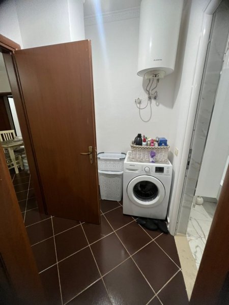 Tirane, jepet me qera apartament 1+1 Kati 3, 350 € 
