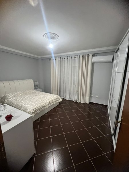 Tirane, jepet me qera apartament 1+1 Kati 3, 350 € 