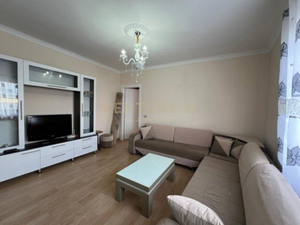 Durres, jepet me qera apartament 1+1+Ballkon Kati 2, 89 m² 300 € (Plazh, Iliria)
