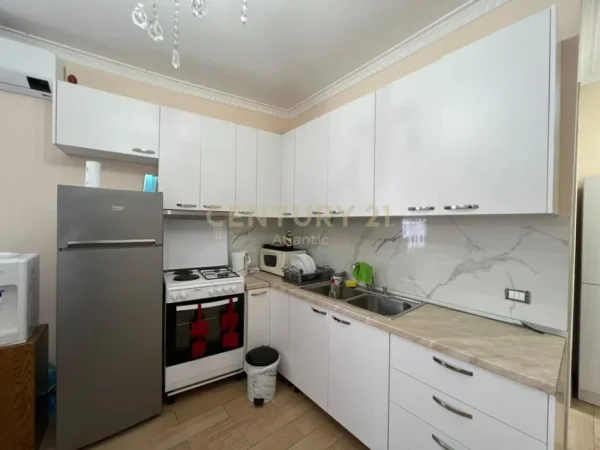 Durres, jepet me qera apartament 1+1+Ballkon Kati 2, 89 m² 300 € (Plazh, Iliria)