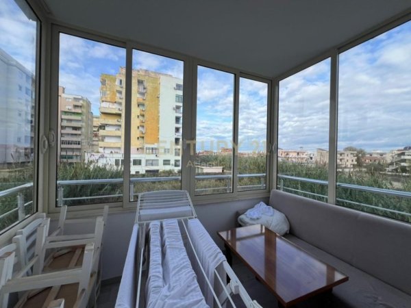 Durres, jepet me qera apartament 1+1+Ballkon Kati 2, 89 m² 300 € (Plazh, Iliria)