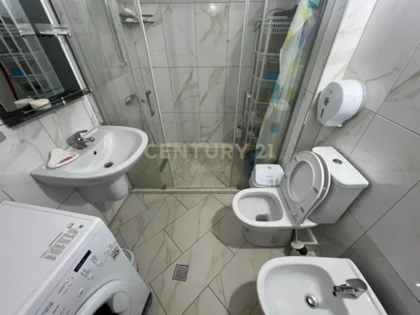 Durres, jepet me qera apartament 1+1+Ballkon Kati 2, 89 m² 300 € (Plazh, Iliria)