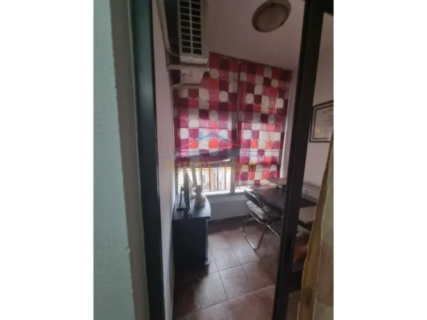 Tirane, jepet me qera apartament 2+1+Ballkon Kati 9, 88 m² 624 € 