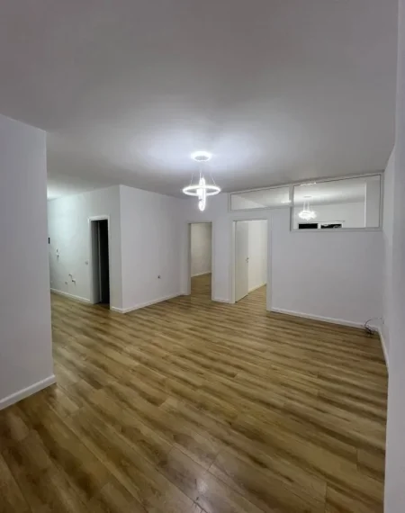 Tirane, shitet apartament 2+1+Ballkon Kati 2, 77 m² 120.000 € (Astir, prane bar Famed)
