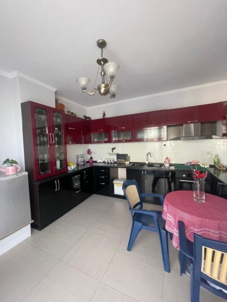 Tirane, jepet me qera apartament 2+1 Kati 6, 91 m² 500 € (YZBERISHT)