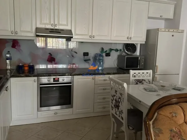 Tirane, shitet apartament 1+1+Ballkon Kati 1, 80 m² 155.000 € 