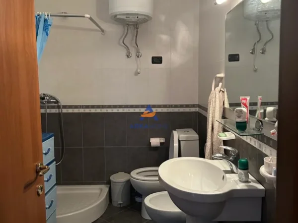 Tirane, shitet apartament 1+1+Ballkon Kati 1, 80 m² 155.000 € 