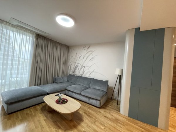 Tirane, jepet me qera apartament 1+1+Ballkon Kati 4, 75 m² 1.500 € (Lake view)