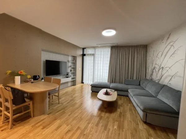 Tirane, jepet me qera apartament 1+1+Ballkon Kati 4, 75 m² 1.500 € (Lake view)