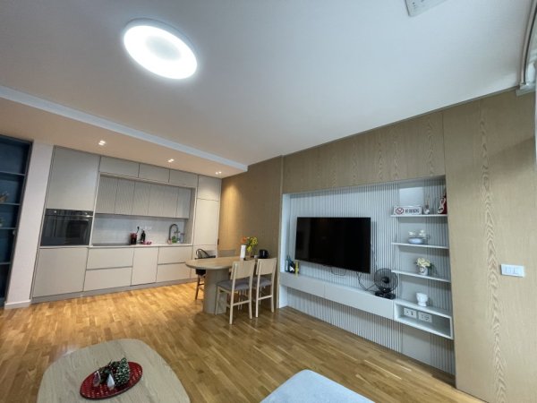 Tirane, jepet me qera apartament 1+1+Ballkon Kati 4, 75 m² 1.500 € (Lake view)